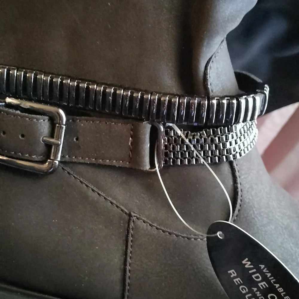 Women's Wide-Calf Boots - Picture 6 of 8